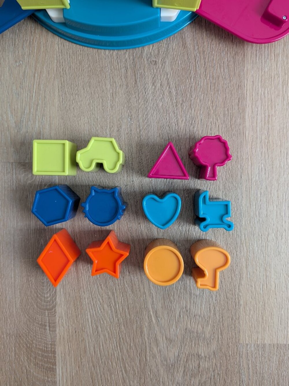 Battat – Shape & Color Sorting Toy - Developmental Toy, Pattern Matching Game - Picture 7 of 9